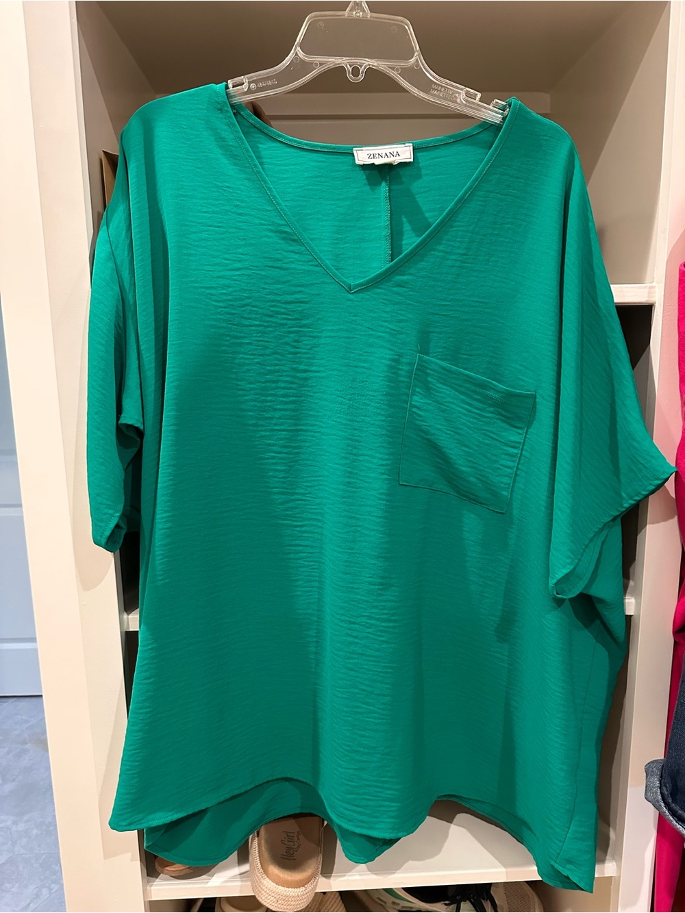 Zenana Women's Emerald V-Neck Pocket Tunic - Relaxed Fit